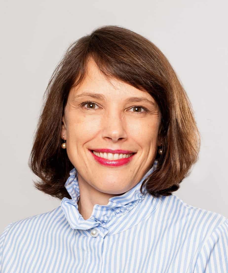 Alexandra Hoffman working as a customer experience expert with the Jill Raff Group